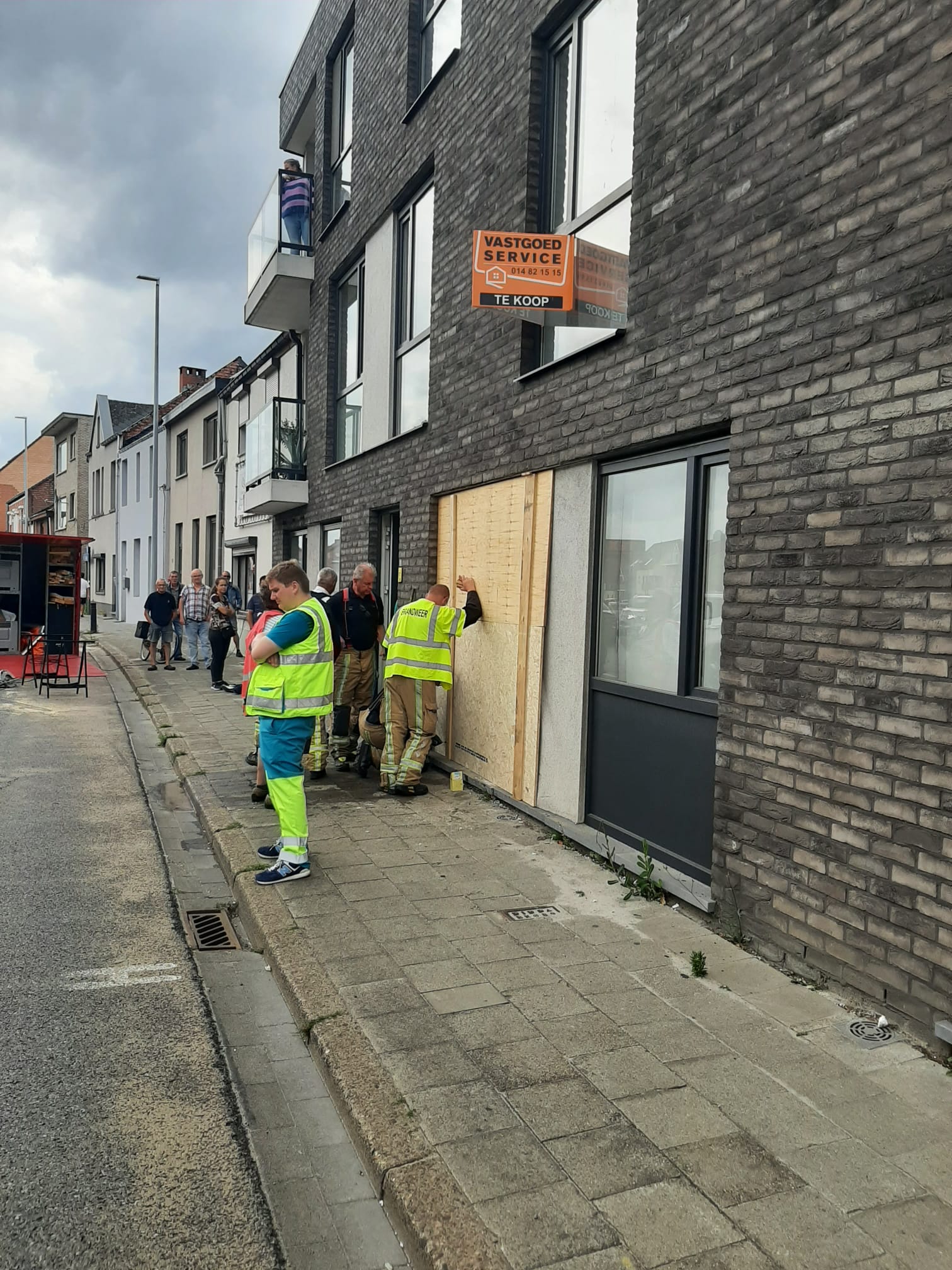 Bestuurder Valt In Slaap En Rijdt In Op Gevel Van Appartement Geel FM